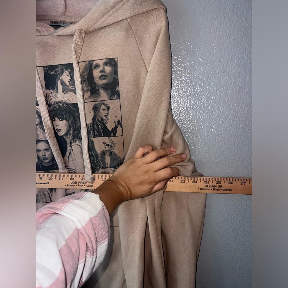 TAYLOR SWIFT ERAS TOUR WOMEN'S BEIGE LONG SLEEVE HOODED SWEATSHIRT SIZE L - Picture 5 of 6